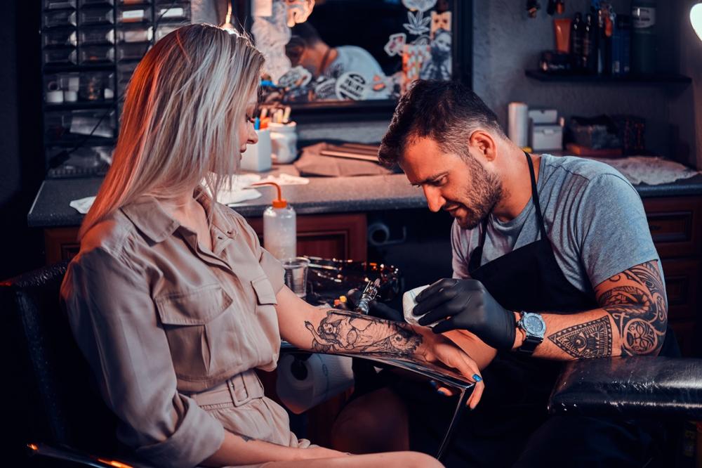 Czym różnią się metody tatuowania?