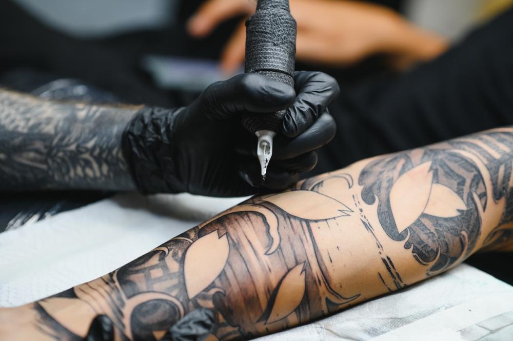 Jak dużo czasu trzeba poświęcić na zrobienie tatuażu rękawa?