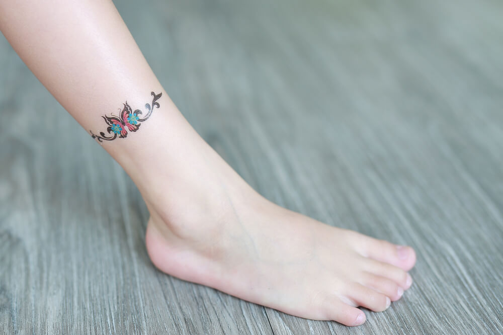 Dyskretne tatuaże dla kobiet - co i gdzie wytatuować?