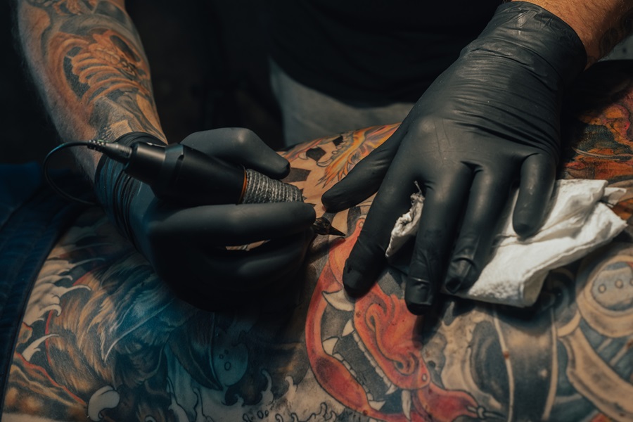 Kartridże a technika pracy - jak wybór igły wpływa na efekt tatuażu?