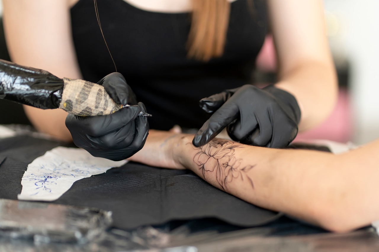 Kartridże do tatuaży w stylu dotwork i linework – na co zwrócić uwagę przy wyborze?