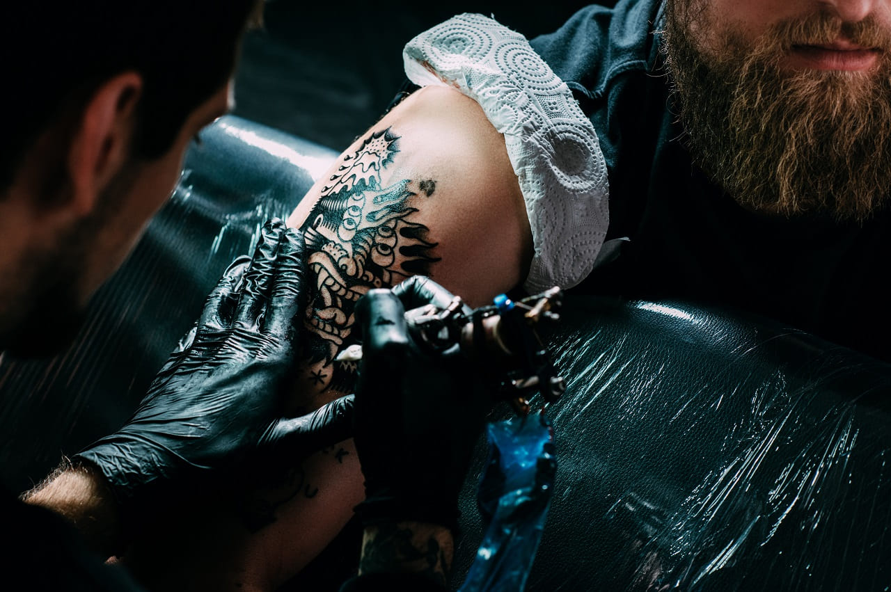 Znieczulenie podczas tatuowania - czy to zalecane?