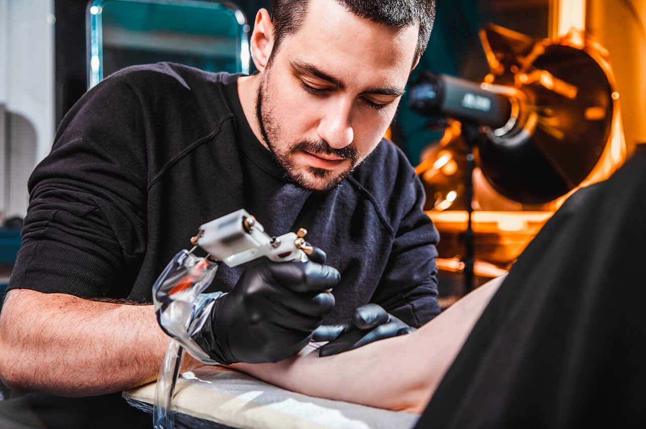 Irezumi jako symbolika w kulturze japońskiej - co oznaczają najpopularniejsze motywy tatuażu?