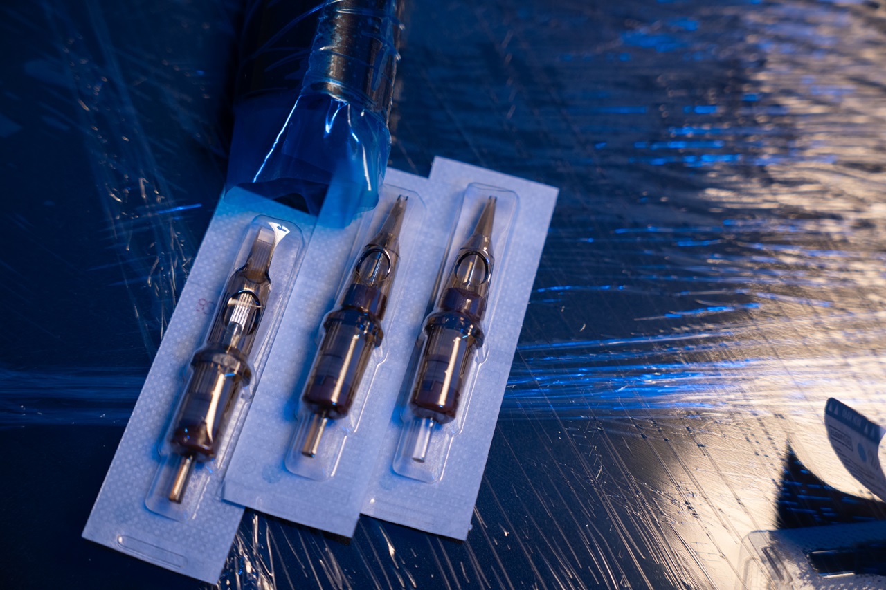 Z czego zrobione są kartridże do tatuażu? - Materiały, bezpieczeństwo, jakość