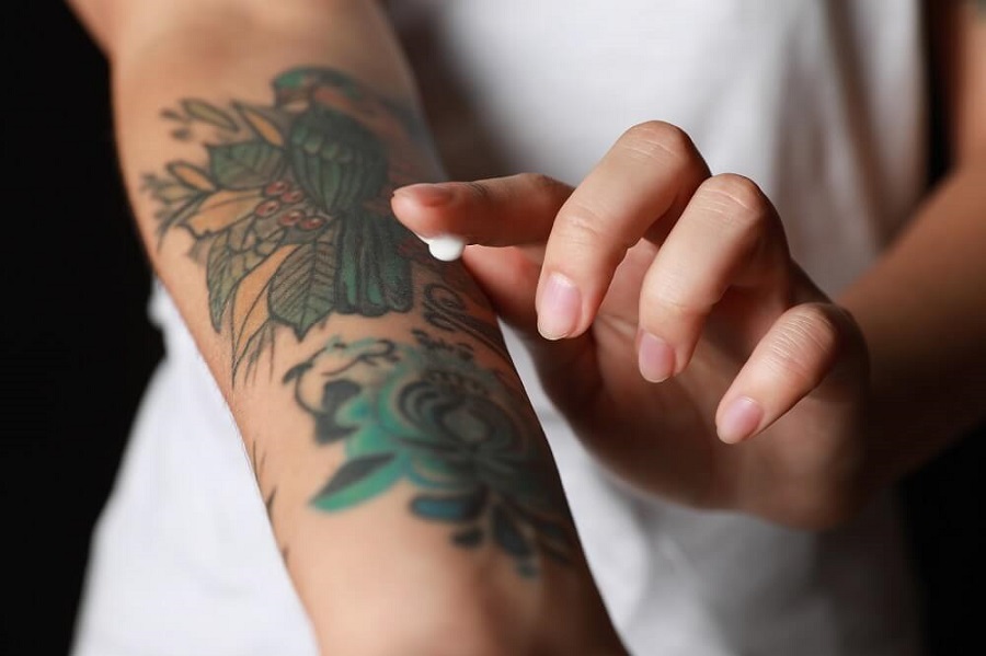 Jak zadbać o skórę po tatuażu? Jak długo będzie się goić?